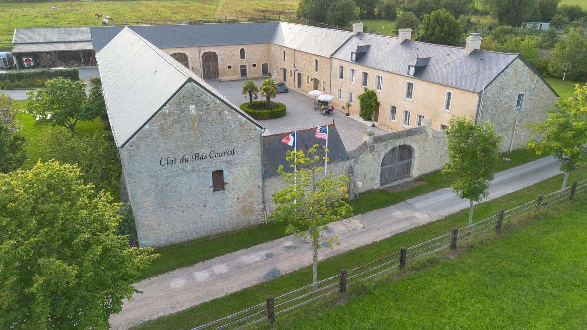 Le Clos Du Bas Courtil Guesthouse B&B Omaha Beach Osmanville Extérieur photo